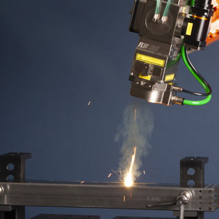 جوشکاری لیزر فیبری VS روش های مرسوم remote laser welding 1 - جوشکاری لیزر فیبری VS روش های مرسوم
